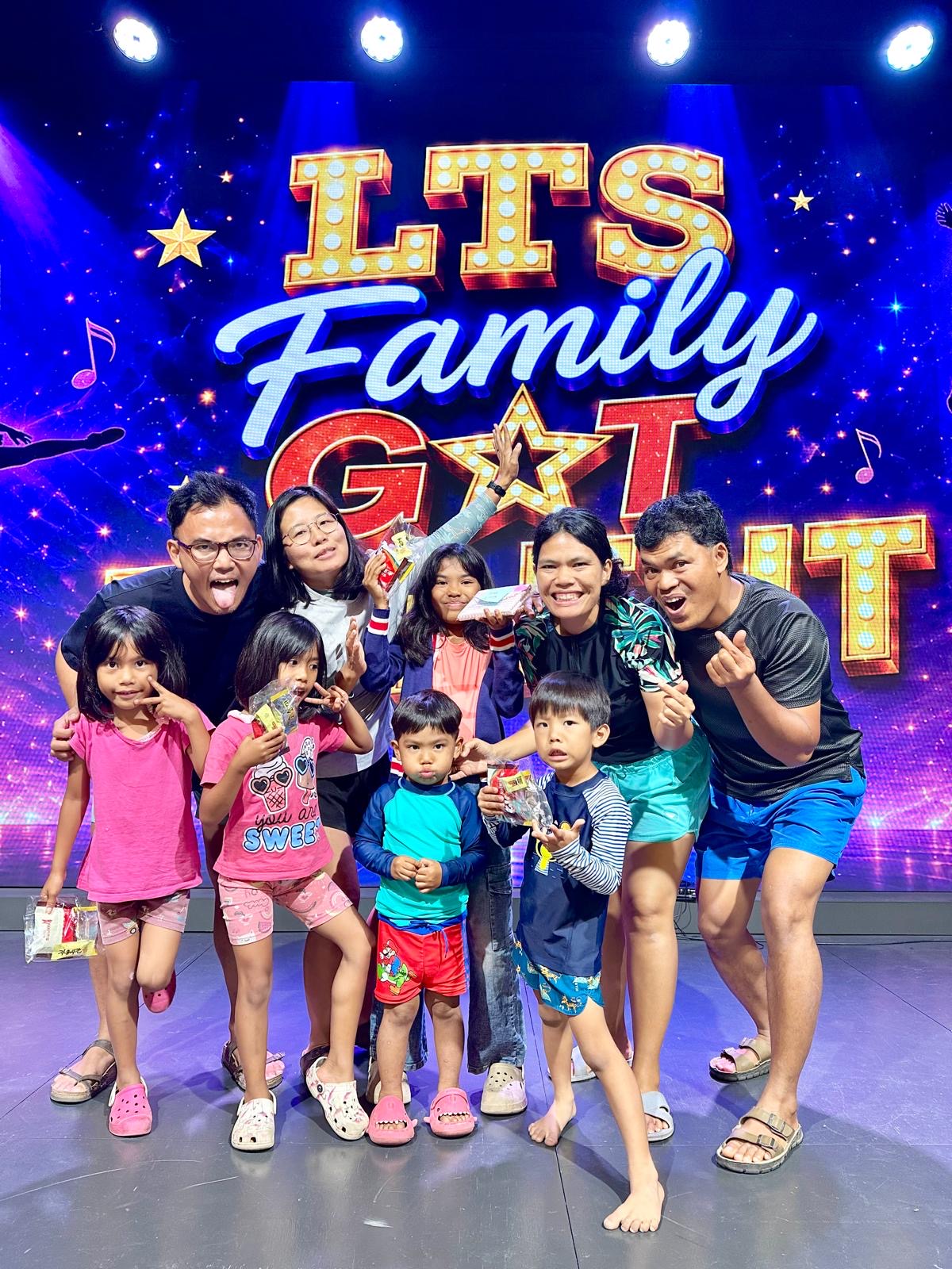 LTS Family Got Talent 무대 위 가족들