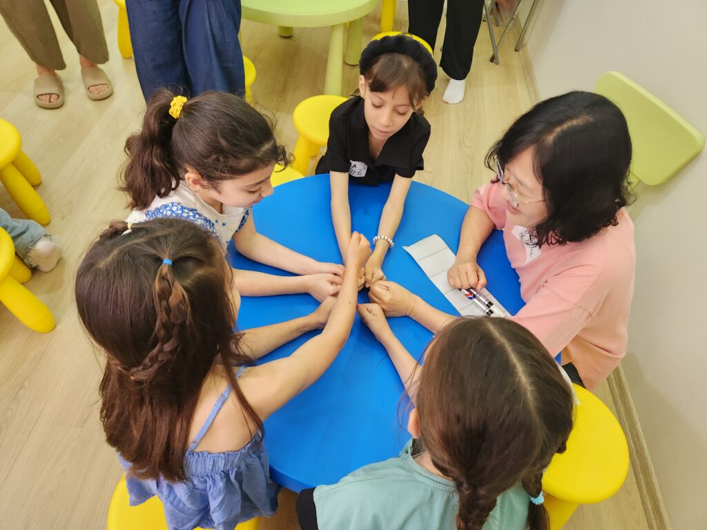 기도로 손 모으기